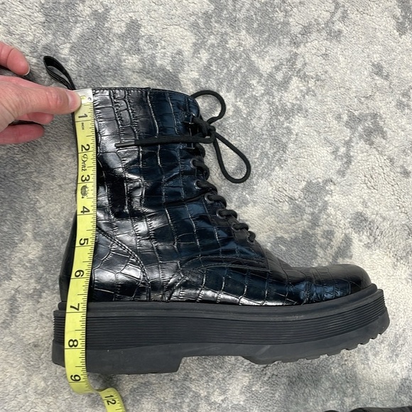 Nero Giardini Cocco Mock Croc Combat Booties Black Embossed Leather Sz 40 - Picture 13 of 13